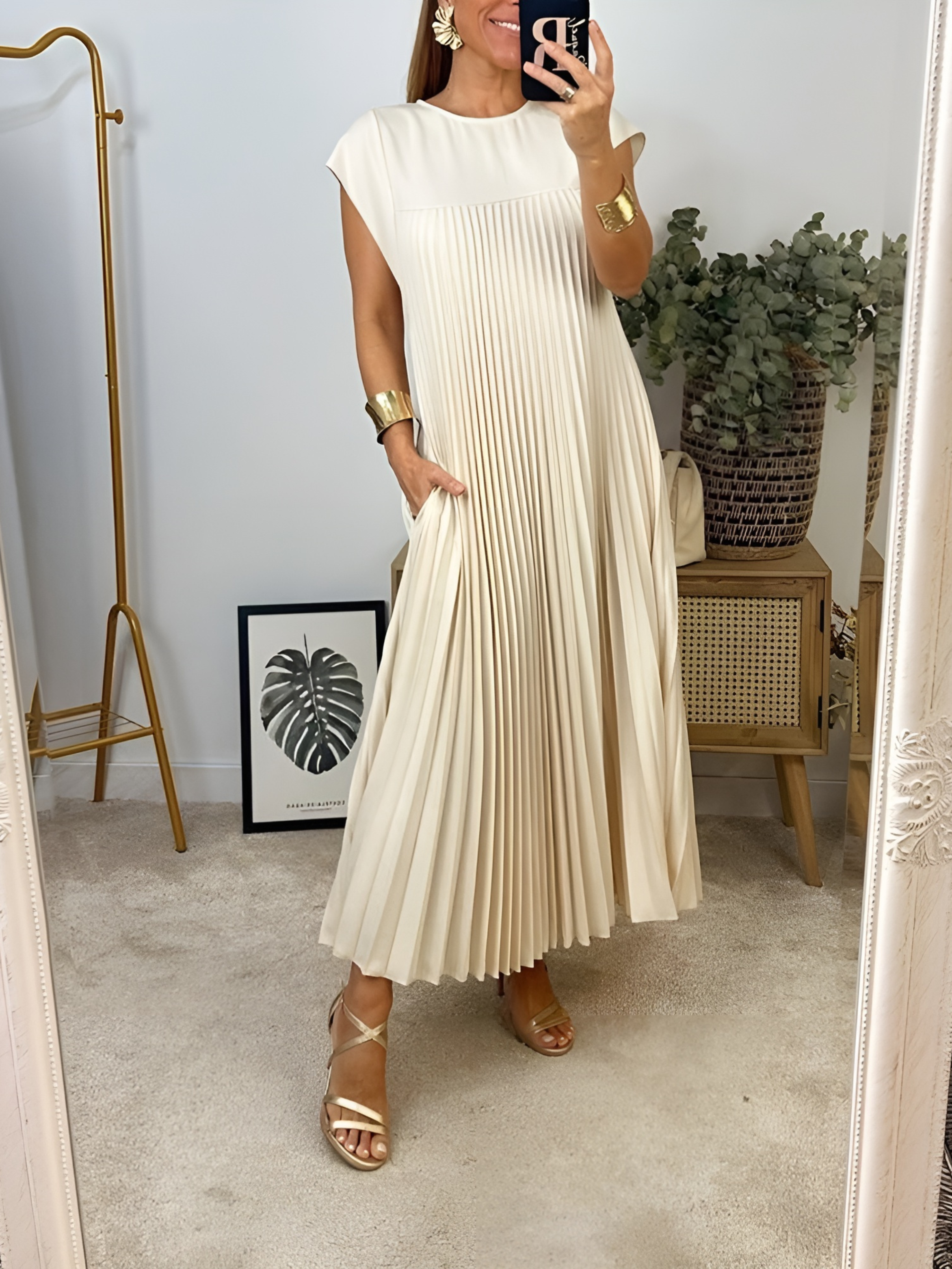 Noa - Pleated Elegance Dress